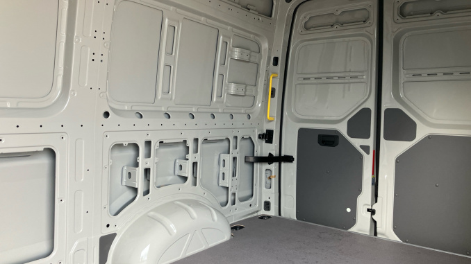 Volkswagen Crafter Cr35 Mwb Diesel 4Motion 2.0 TDI 177PS Commerce Plus High Roof Van Auto - Image 33